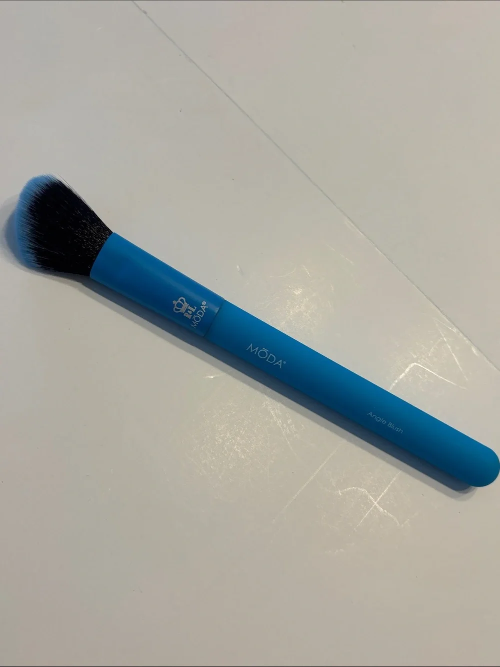 Royal & Langnickel MODA Neon Angle Contour Blush Brush in Blue